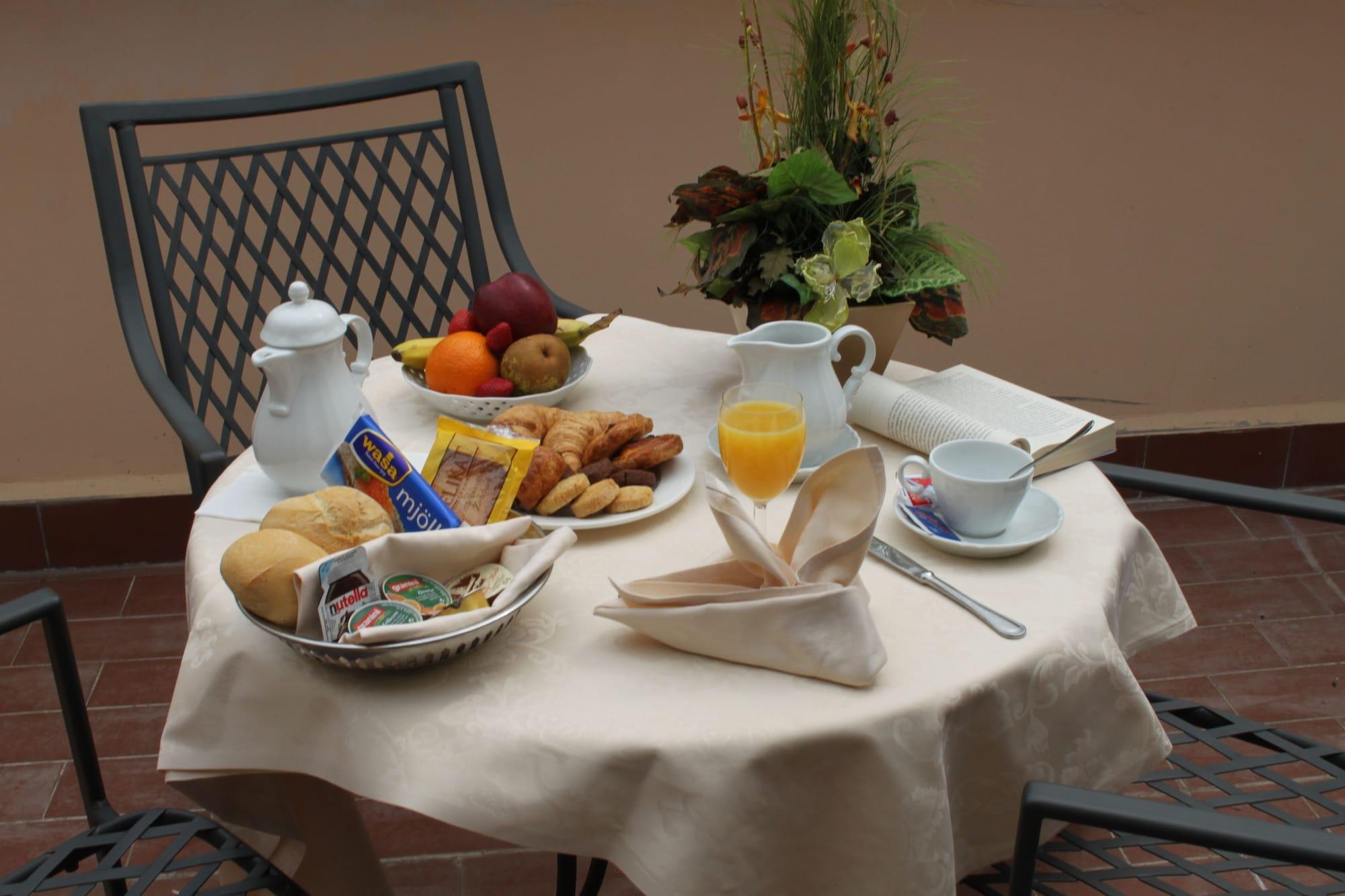 Western Grand Guinigi Hotel 4*